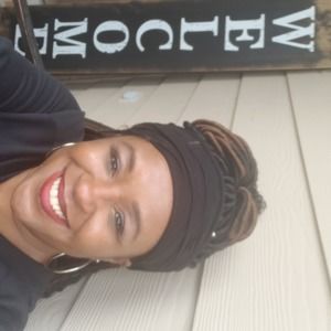 Meet your Posher, Cassandra